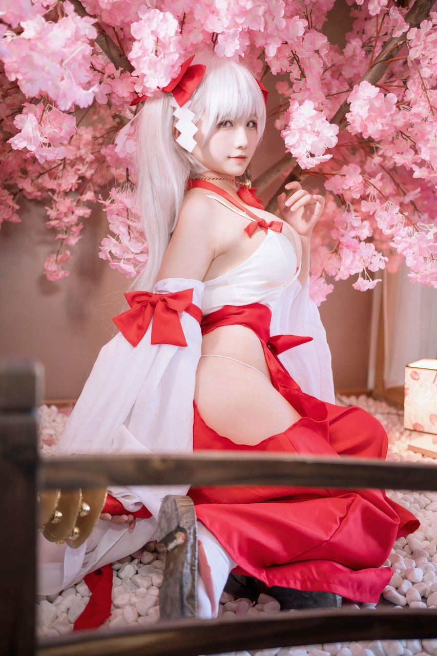 好图欣赏-阿半今天很开心 可畏巫女